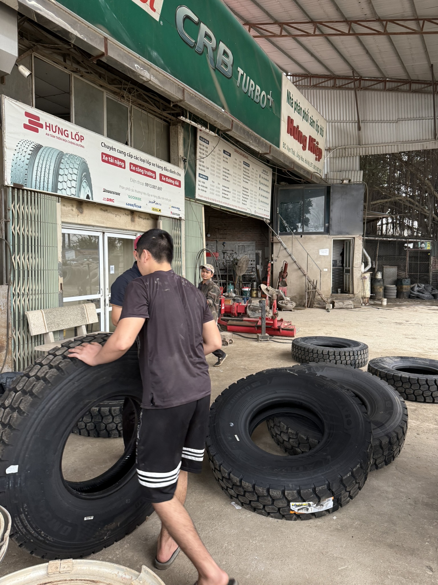 Kiểm tra lốp đạt tiêu chuẩn chất lượng trước lắp đặt