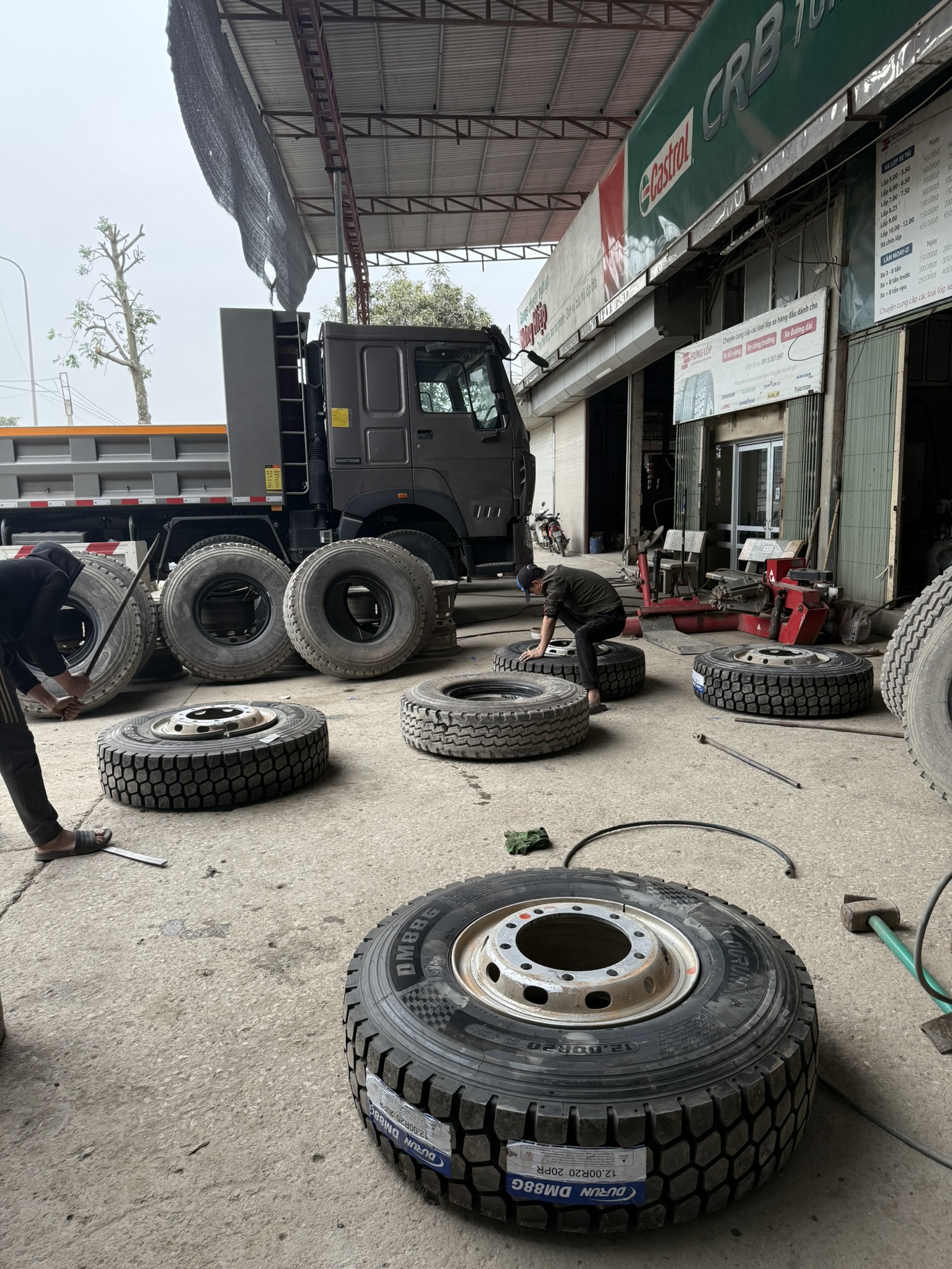 Doanh nghiệp tin tưởng chọn Hưng Hiệp thay giàn lốp mới